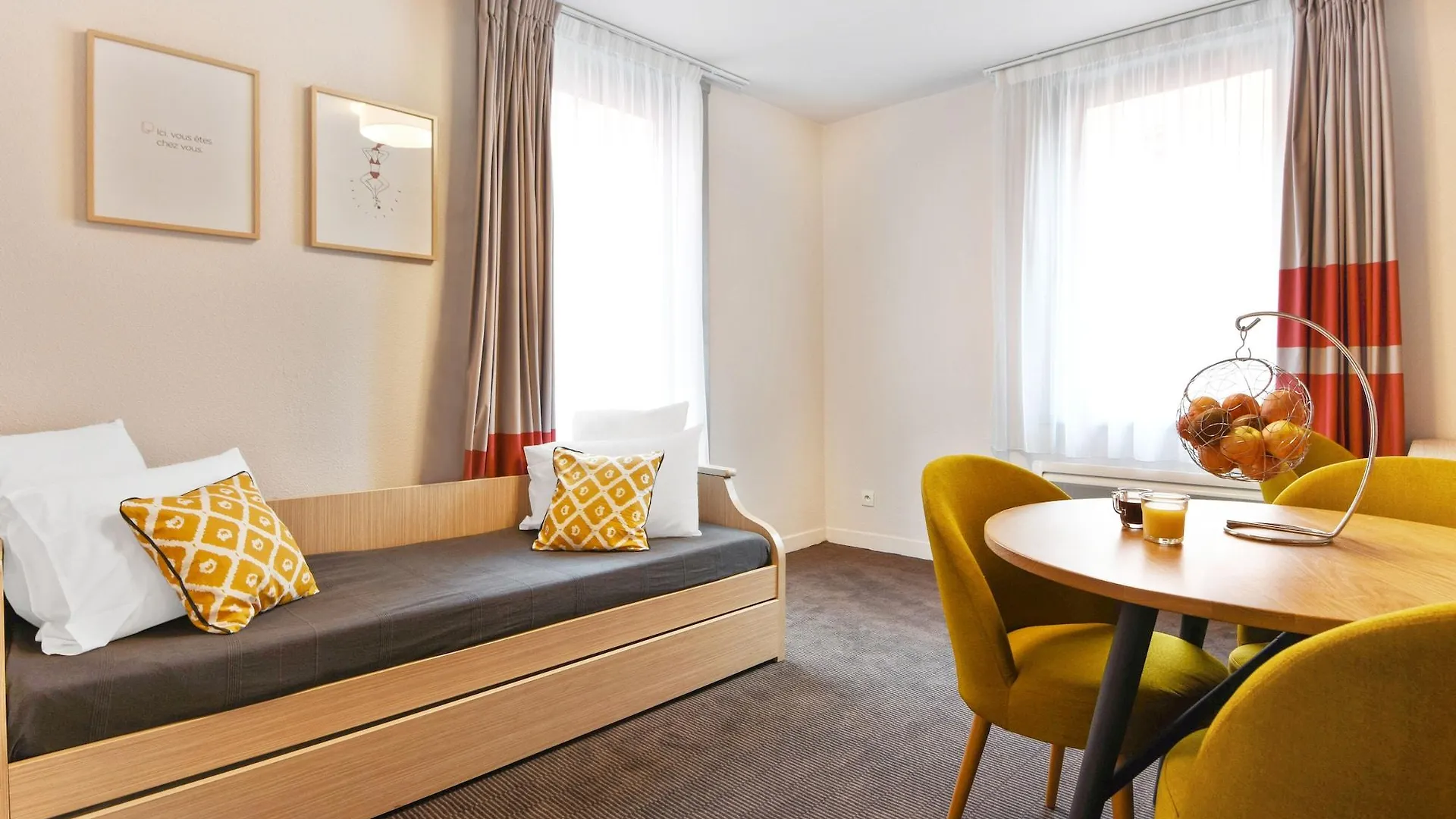 Appart'City Confort Lille - Euralille 3*,
